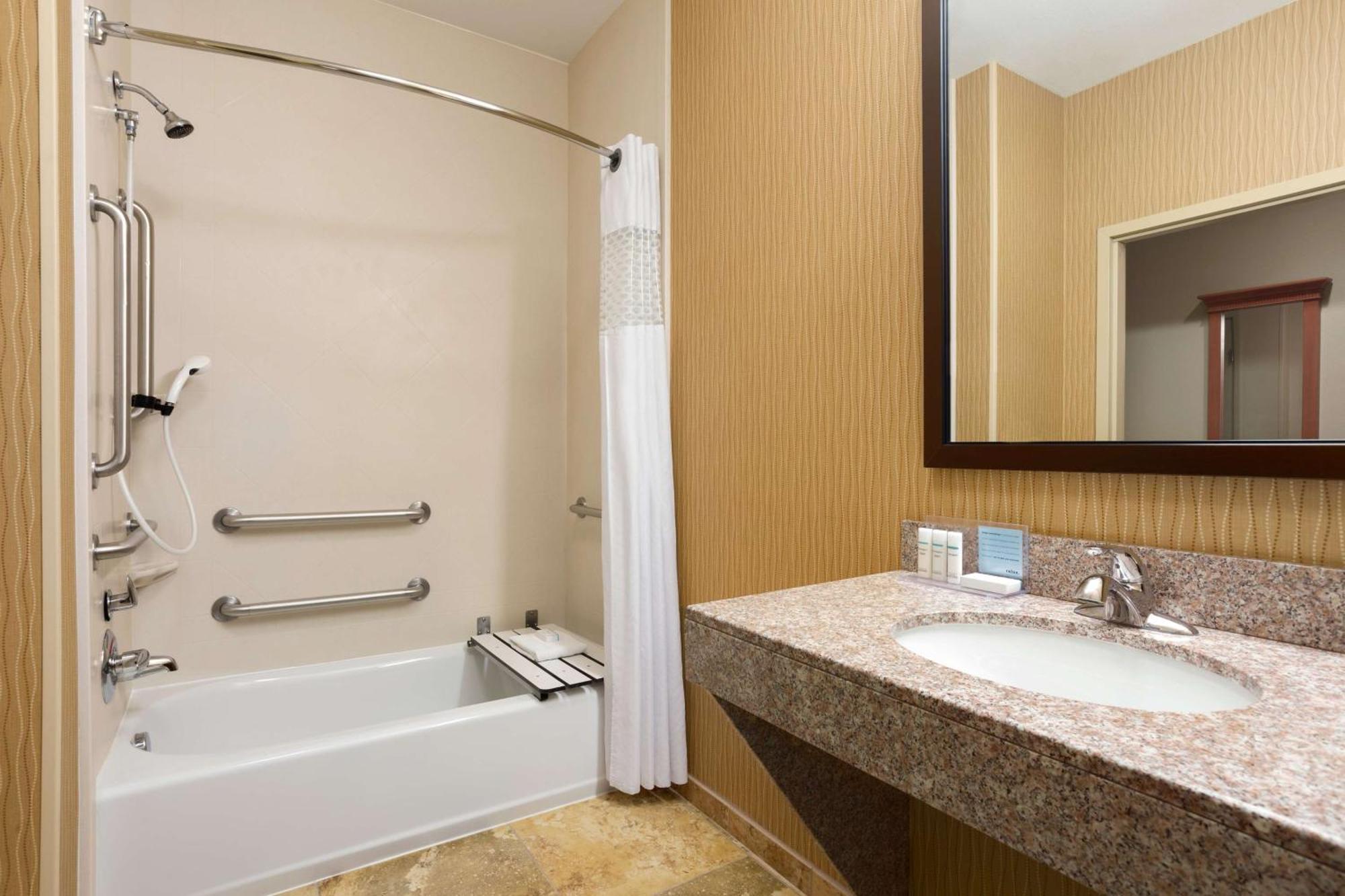 Hampton Inn Wichita-East Zewnętrze zdjęcie