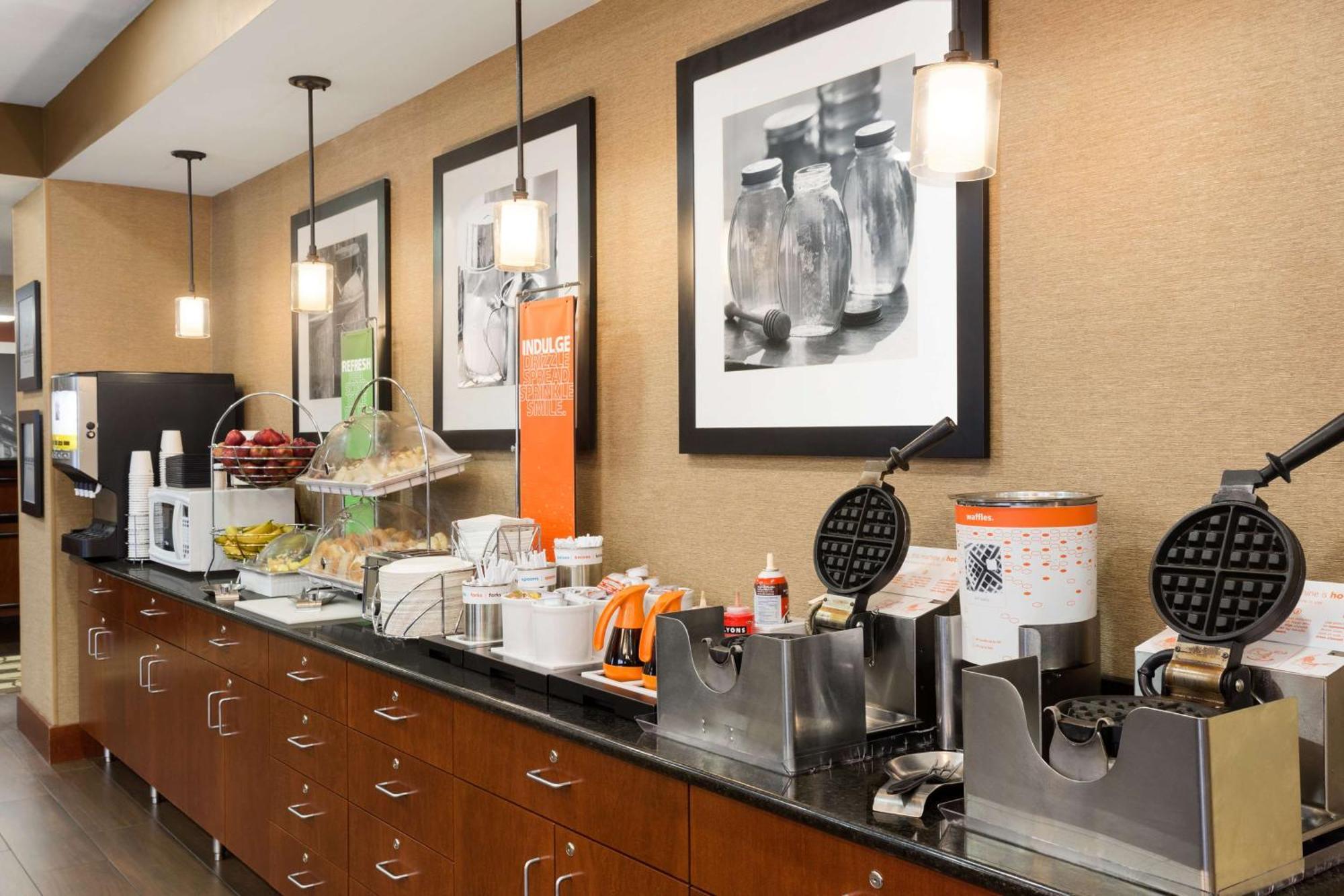 Hampton Inn Wichita-East Zewnętrze zdjęcie