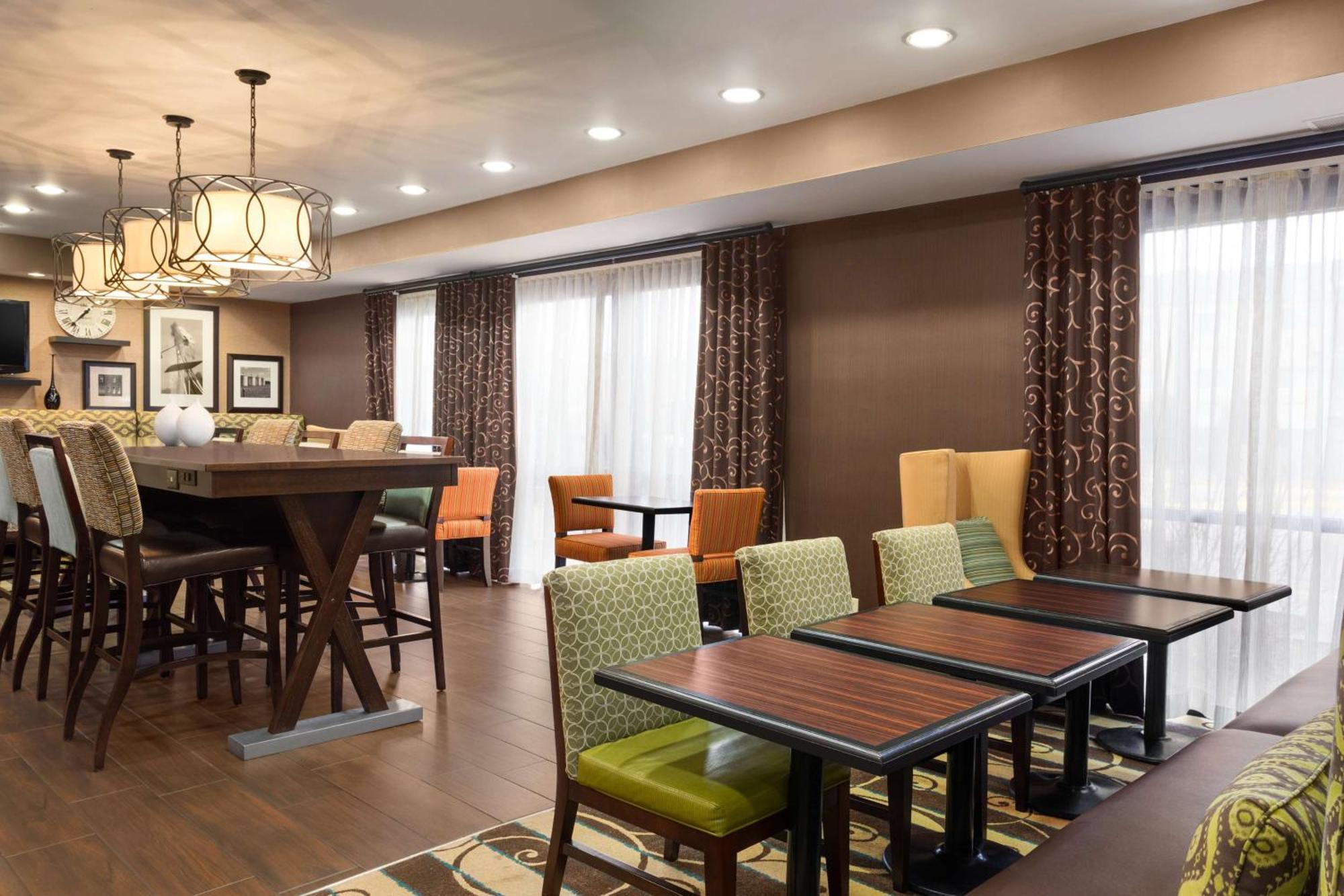 Hampton Inn Wichita-East Zewnętrze zdjęcie
